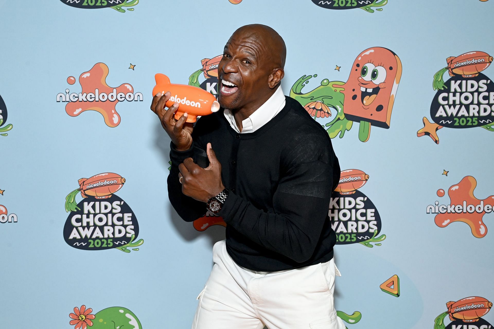 Terry Crews accepts for AGT at 2025 Nickelodeon Kids' Choice Awards - Backstage (Image Source: Getty)